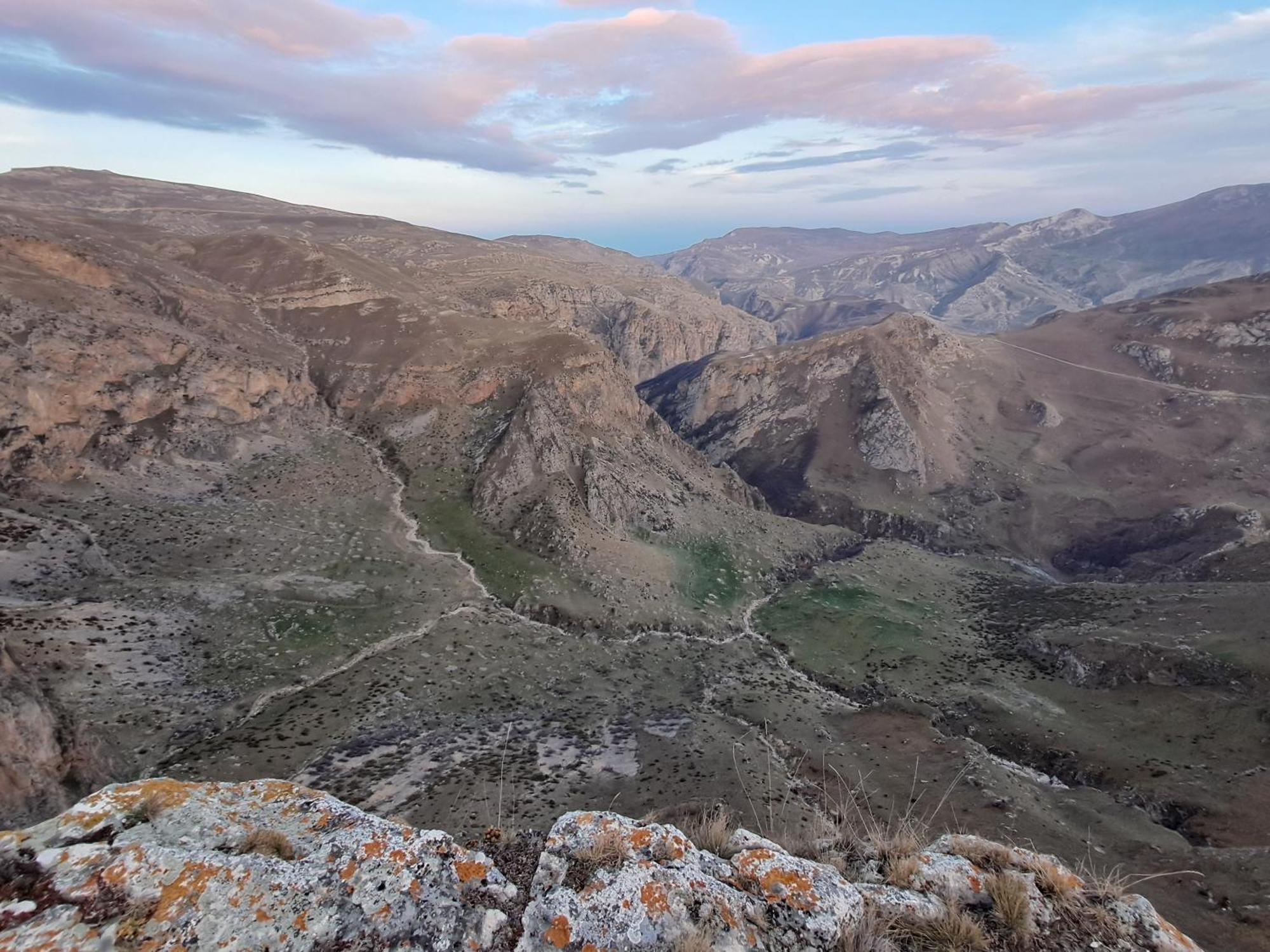 Xinaliq Khinalig Izzet'S Riverside Home Stay Экстерьер фото