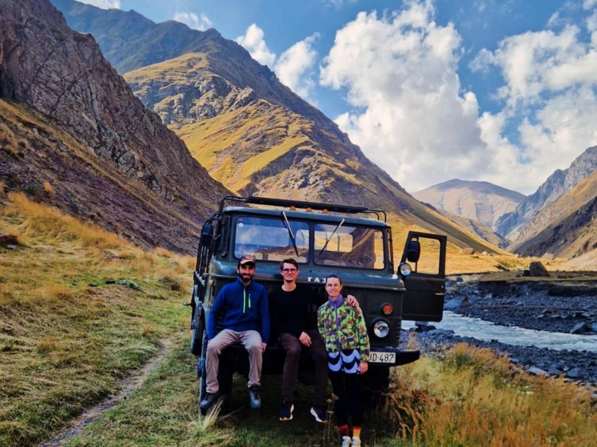 Xinaliq Khinalig Izzet'S Riverside Home Stay Экстерьер фото