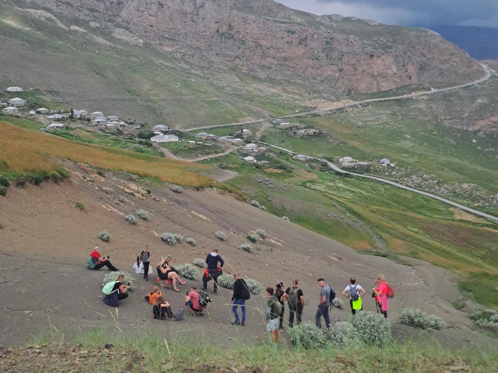 Xinaliq Khinalig Izzet'S Riverside Home Stay Экстерьер фото