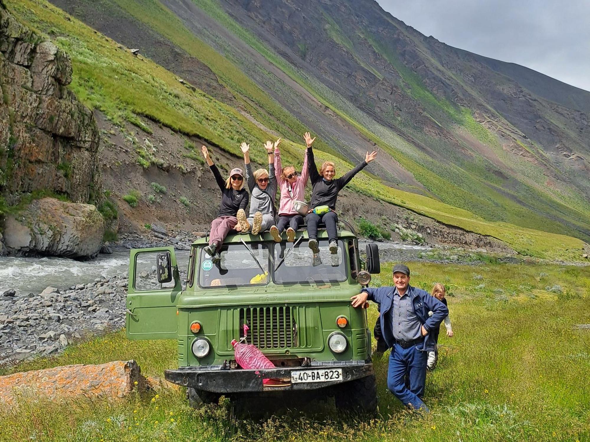 Xinaliq Khinalig Izzet'S Riverside Home Stay Экстерьер фото