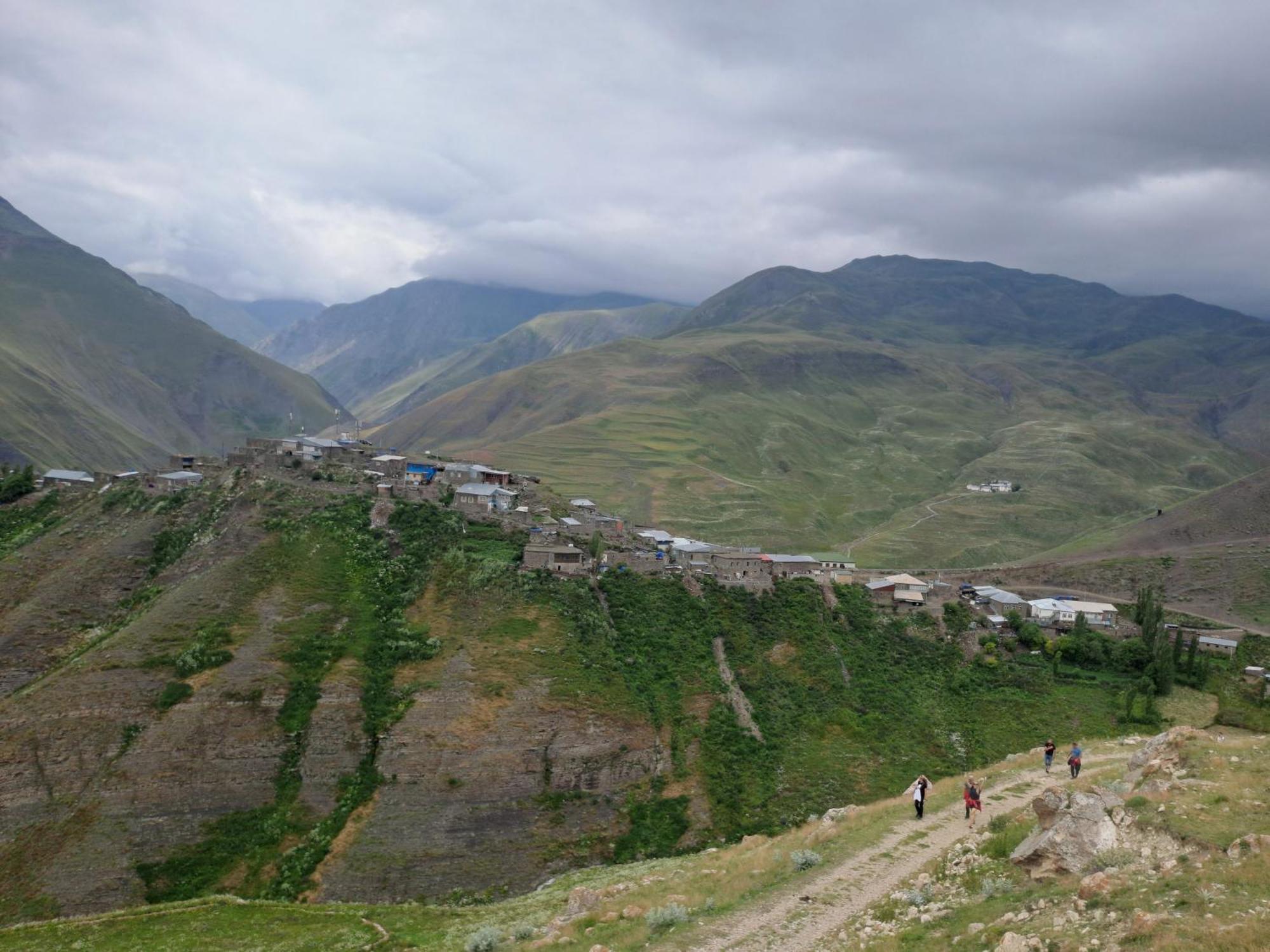 Xinaliq Khinalig Izzet'S Riverside Home Stay Экстерьер фото